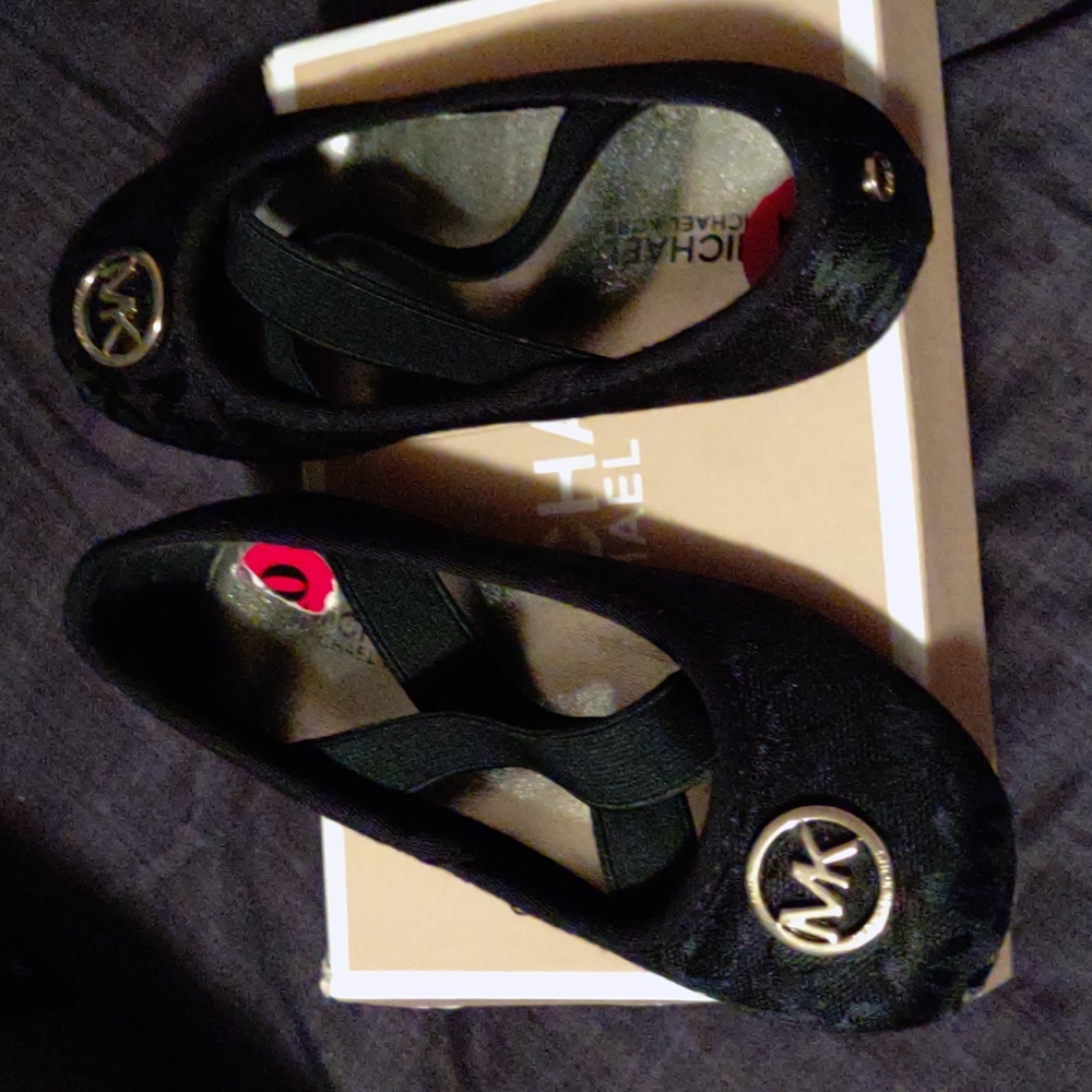 Black Michael Kors size 10 girls shoes - Picture 2 of 6